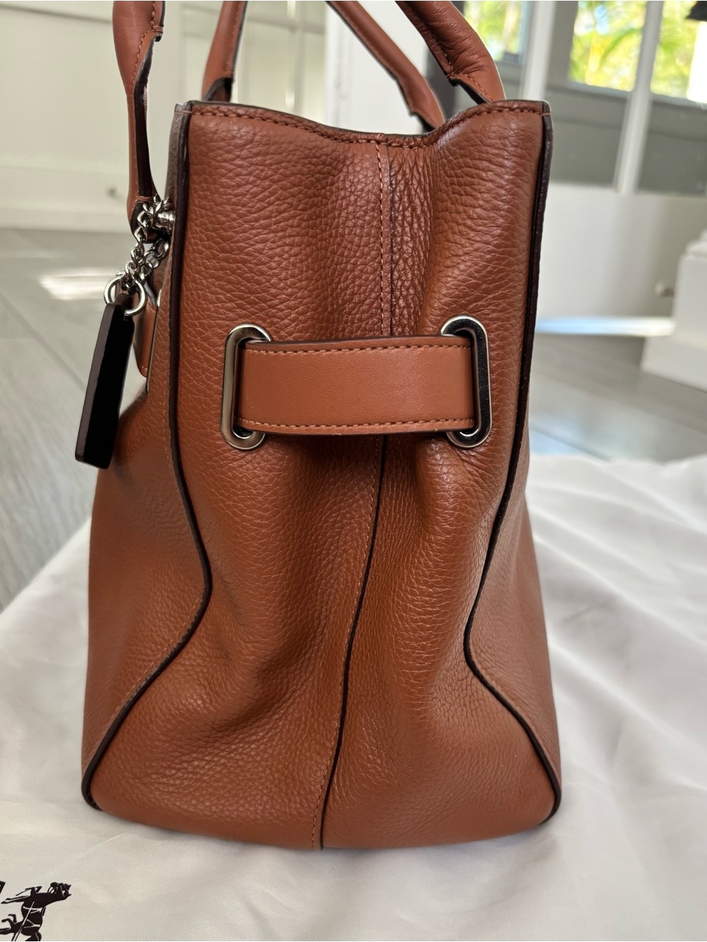 Coach Swagger bag in brown in GORGEOUS condition. Comes w branded dustbag. - Picture 4 of 12